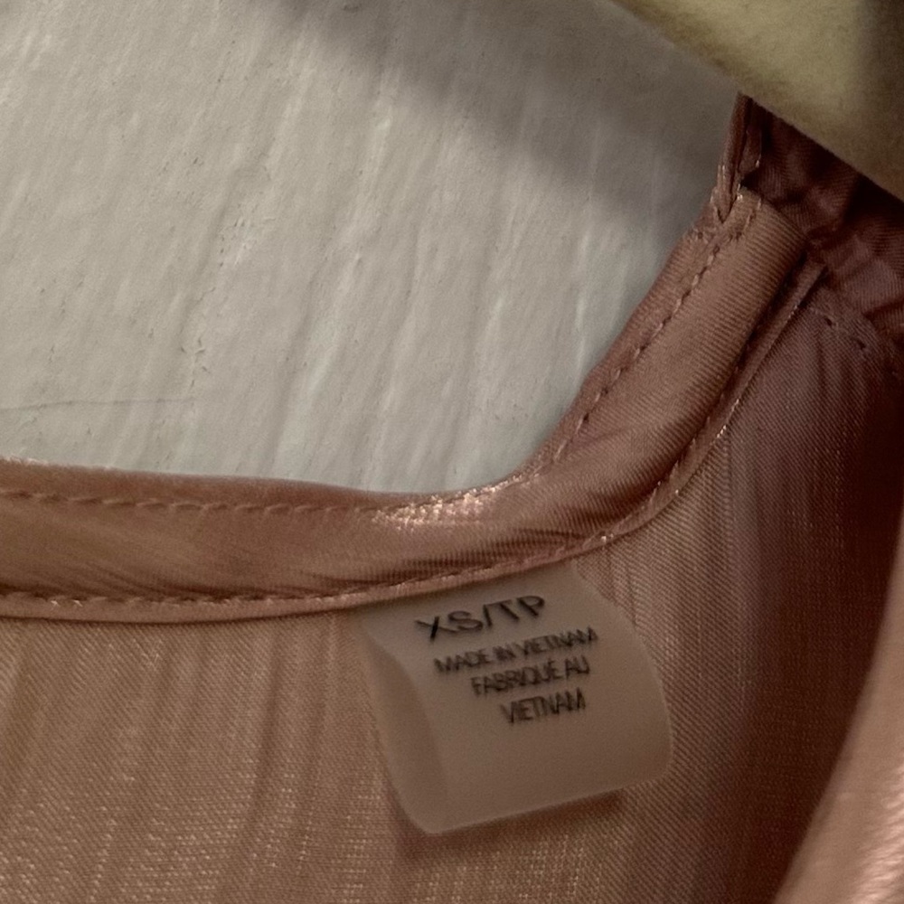 Elie Tahari Blush Pink Satin Button Down Long Sleeve Feminine Blouse XS - Picture 4 of 5